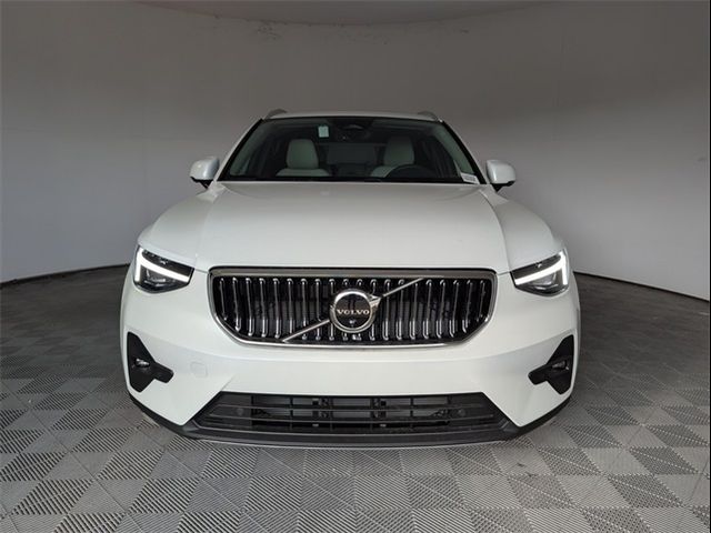 2025 Volvo XC40 Plus Bright Theme