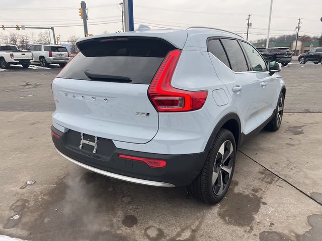 2025 Volvo XC40 Plus Bright Theme