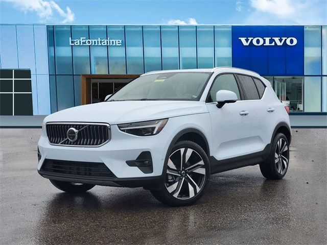 2025 Volvo XC40 Plus Bright Theme