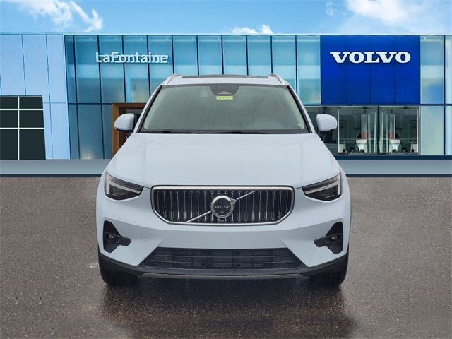 2025 Volvo XC40 Plus Bright Theme