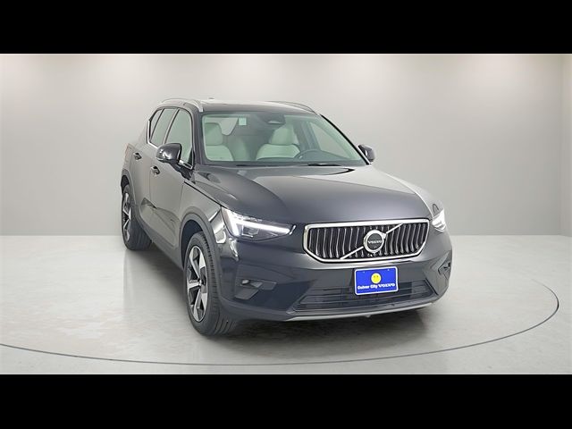 2025 Volvo XC40 Plus Bright Theme