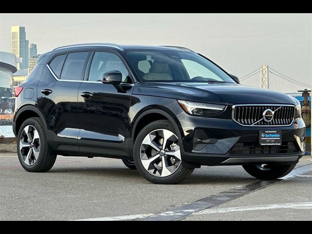 2025 Volvo XC40 Plus Bright Theme