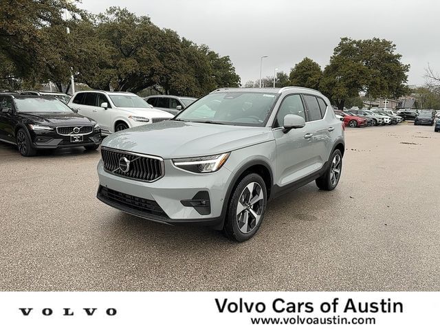 2025 Volvo XC40 Plus Bright Theme