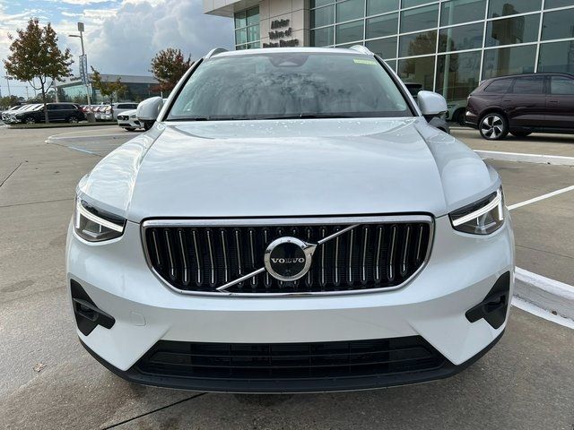 2025 Volvo XC40 Plus Bright Theme