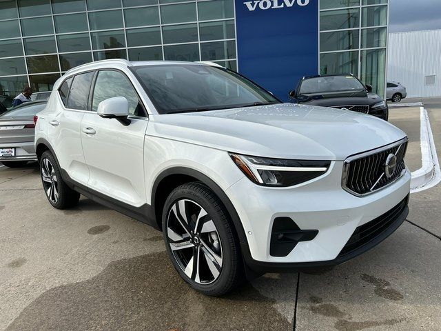 2025 Volvo XC40 Plus Bright Theme