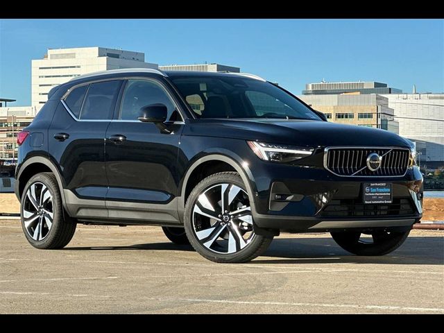 2025 Volvo XC40 Plus Bright Theme