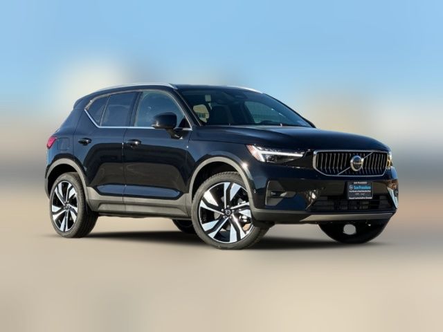 2025 Volvo XC40 Plus Bright Theme