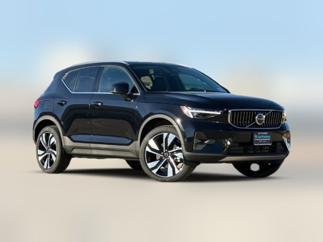 2025 Volvo XC40 Plus Bright Theme