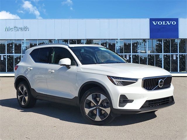 2025 Volvo XC40 Plus Bright Theme