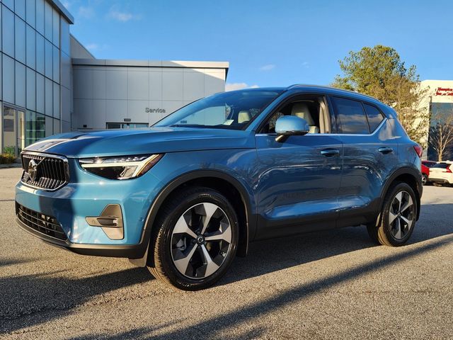 2025 Volvo XC40 Plus Bright Theme