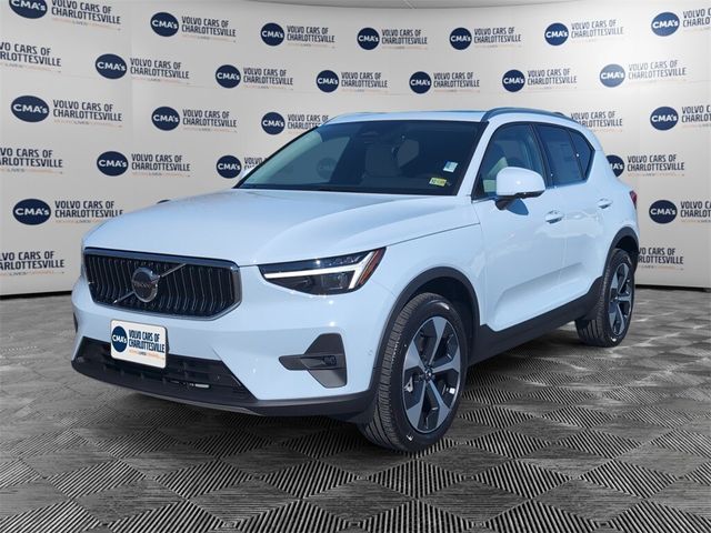 2025 Volvo XC40 Plus Bright Theme