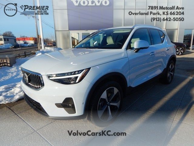 2025 Volvo XC40 Plus Bright Theme