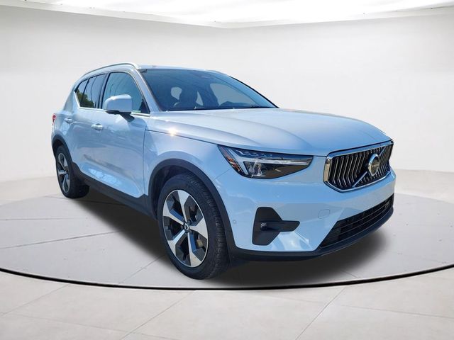 2025 Volvo XC40 Plus Bright Theme
