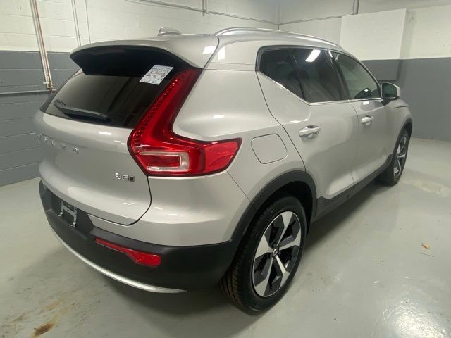 2025 Volvo XC40 Plus Bright Theme