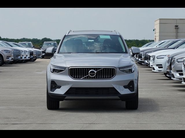 2025 Volvo XC40 Plus Bright Theme