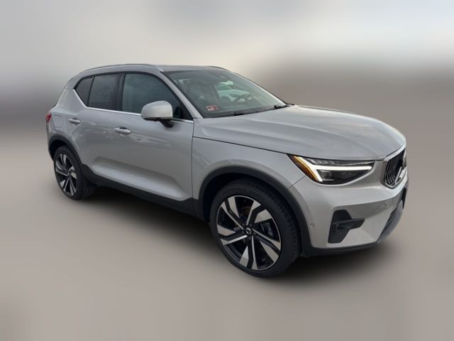 2025 Volvo XC40 Plus Bright Theme