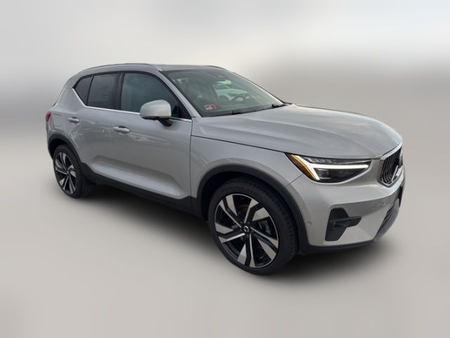 2025 Volvo XC40 Plus Bright Theme