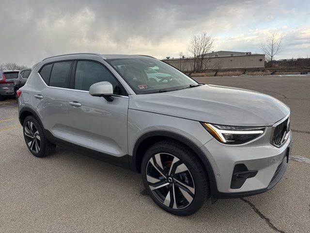 2025 Volvo XC40 Plus Bright Theme