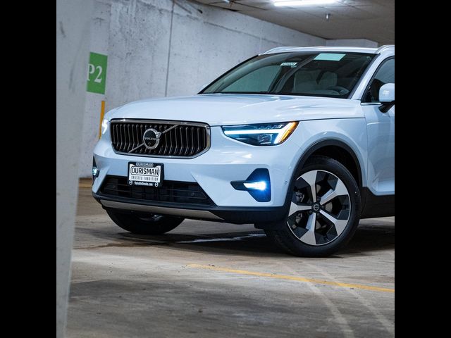 2025 Volvo XC40 Plus Bright Theme