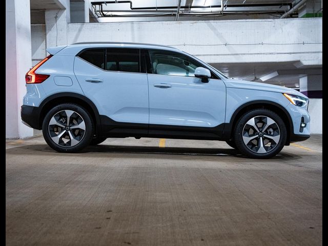 2025 Volvo XC40 Plus Bright Theme