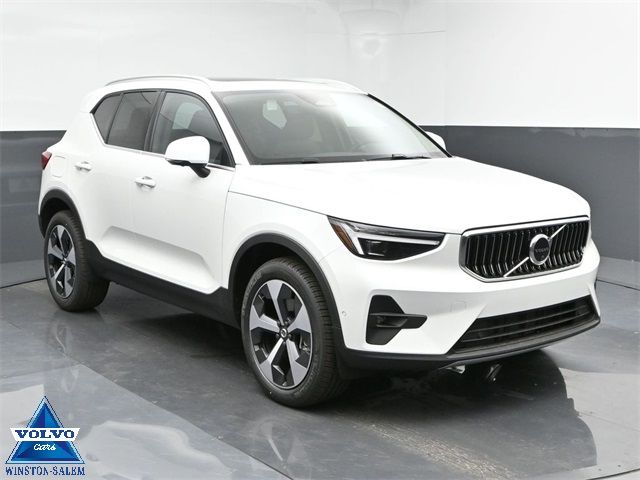 2025 Volvo XC40 Plus Bright Theme