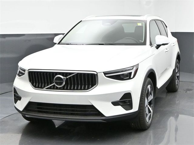 2025 Volvo XC40 Plus Bright Theme