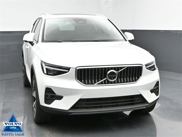 2025 Volvo XC40 Plus Bright Theme