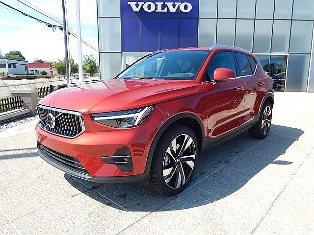 2025 Volvo XC40 Plus Bright Theme