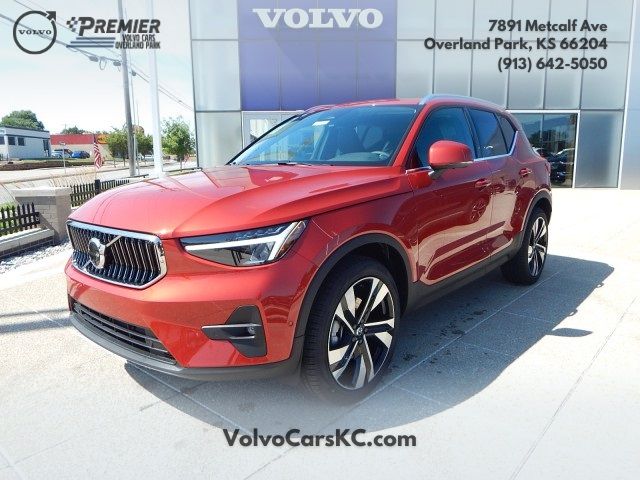 2025 Volvo XC40 Plus Bright Theme