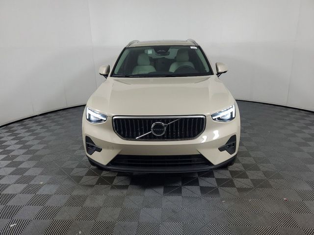 2025 Volvo XC40 Plus Bright Theme