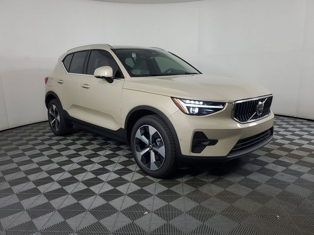 2025 Volvo XC40 Plus Bright Theme