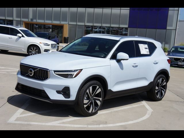 2025 Volvo XC40 Plus Bright Theme