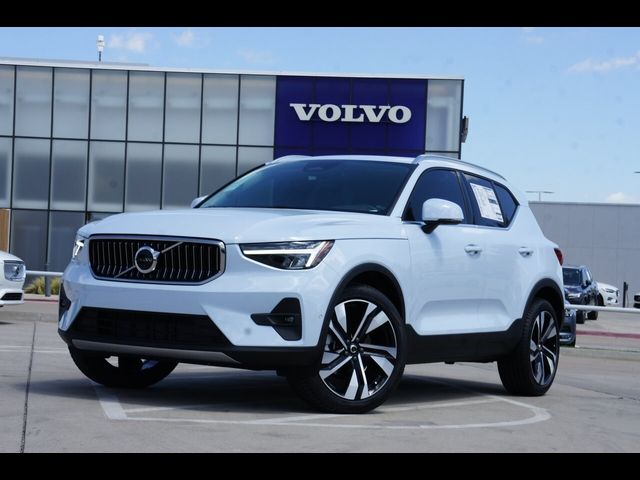 2025 Volvo XC40 Plus Bright Theme