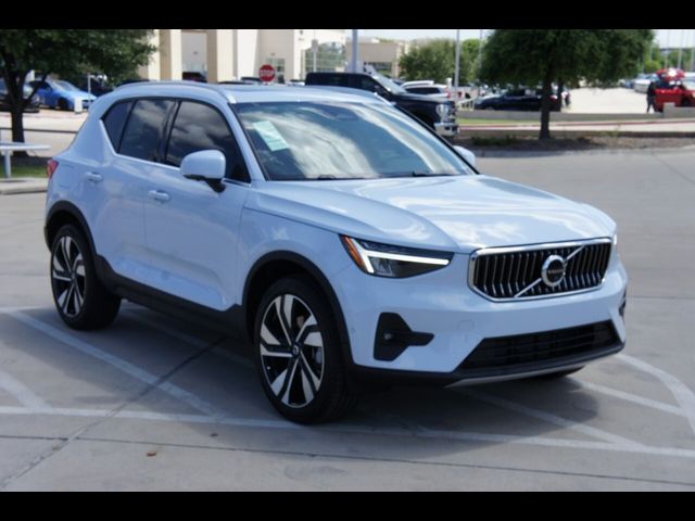 2025 Volvo XC40 Plus Bright Theme