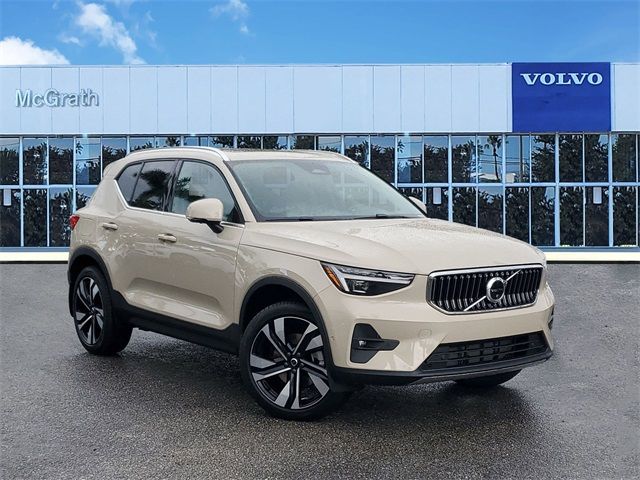 2025 Volvo XC40 Plus Bright Theme