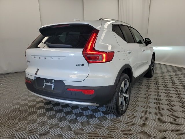 2025 Volvo XC40 Plus Bright Theme