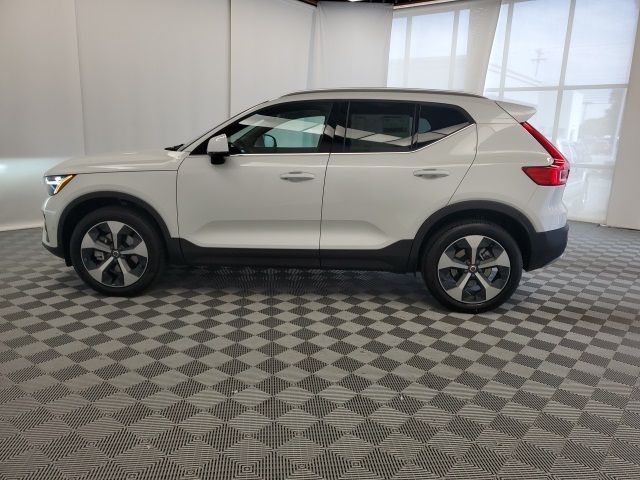 2025 Volvo XC40 Plus Bright Theme