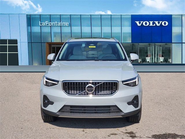 2025 Volvo XC40 Plus Bright Theme