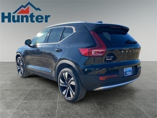 2025 Volvo XC40 Plus Bright Theme