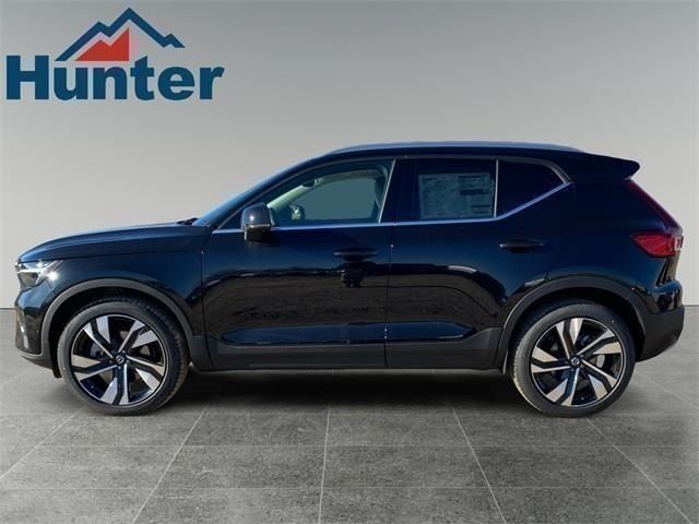 2025 Volvo XC40 Plus Bright Theme