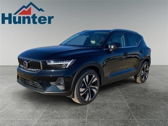 2025 Volvo XC40 Plus Bright Theme