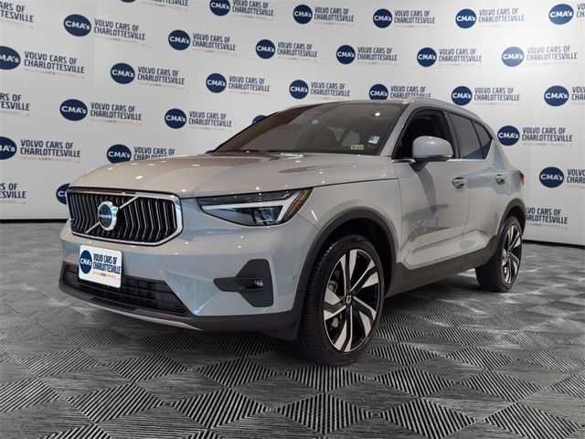 2025 Volvo XC40 Plus Bright Theme