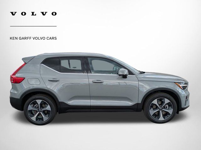 2025 Volvo XC40 Plus Bright Theme