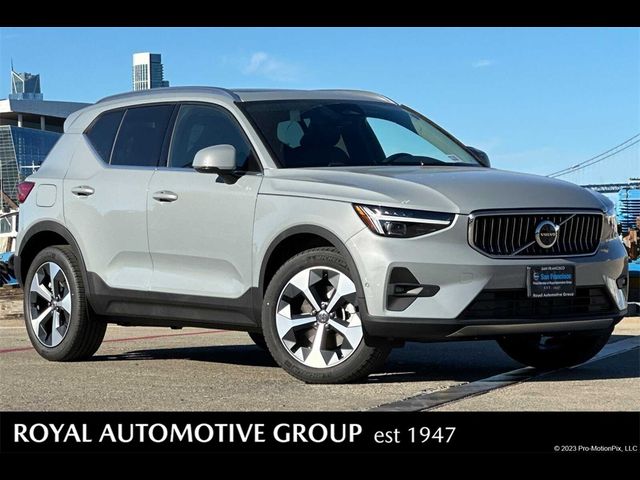 2025 Volvo XC40 Plus Bright Theme