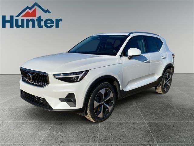 2025 Volvo XC40 Plus Bright Theme