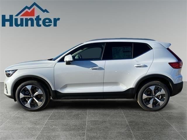 2025 Volvo XC40 Plus Bright Theme