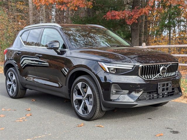 2025 Volvo XC40 Plus Bright Theme