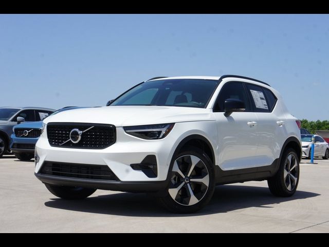 2025 Volvo XC40 Plus Bright Theme