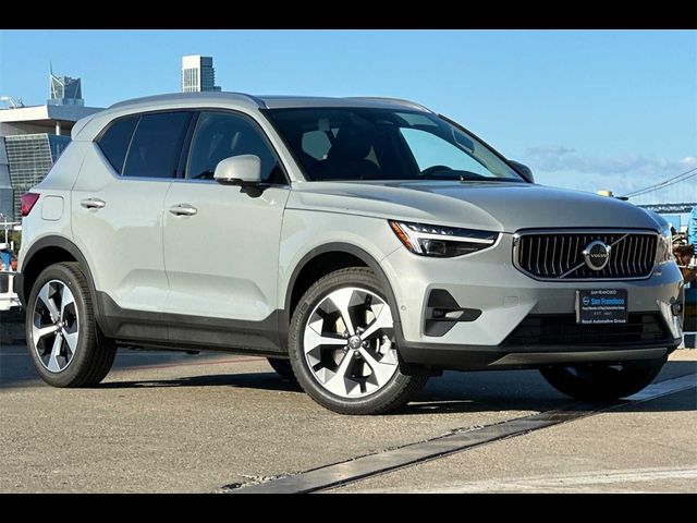 2025 Volvo XC40 Plus Bright Theme