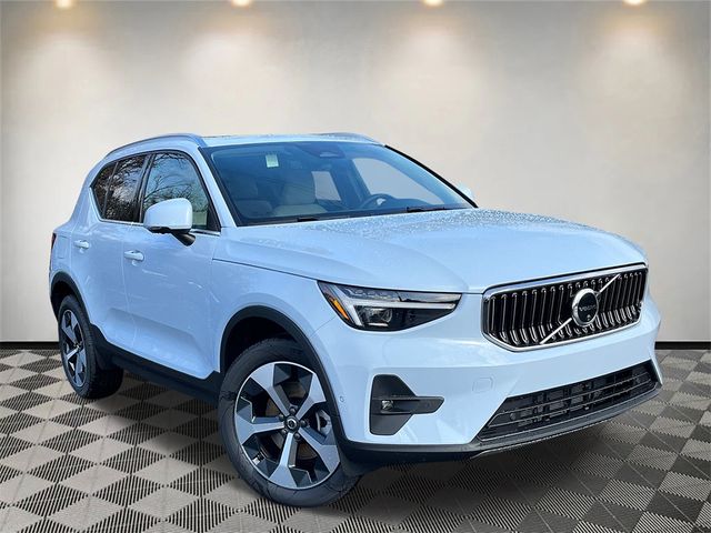 2025 Volvo XC40 Plus Bright Theme